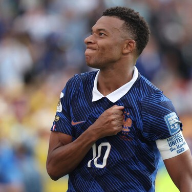 Kylian Mbappé (27): "Nunca he cortado con mis raíces. Siempre he tenido una educación con cultura africana. Espero ganar el Balón de Oro para dedicárselo a ellos" 