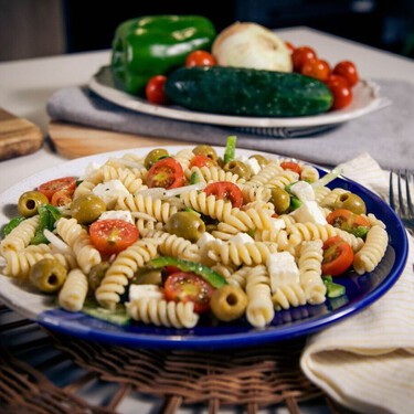 La mejor ensalada de pasta se hace rompiendo una regla esencial de la cocina italiana 
