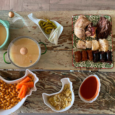 La finca toledana de los 10.000 cocidos al año: "Gustaba tanto en casa, que decidimos ofrecérselo a los demás"