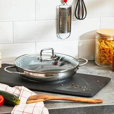 La olla perfecta para hacer un buen arroz meloso: ha bajado a precio mínimo y también es apta para horno