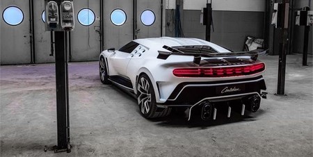 Bugatti Centodieci 5