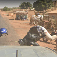 El coche de Google Maps atropelló a un motorista en Senegal y lo cazó un streamer. Google ha borrado ese trozo del mapa