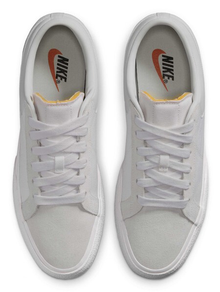 Para Los Perezosos Nike Tiene Las Zapatillas Ideales Que Encajan Con Todo Sin Esfuerzo Gracias A Su Comodidad Y La Simpleza Del Blanco