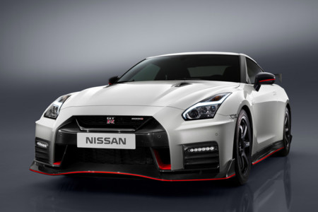 Nissan GT-R NISMO 2017: los mismos 600 CV pero con más equilibrio y refinamiento