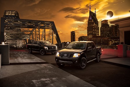 Nissan aprovecha el eclipse de sol para lanzar tres versiones Midnight Edition