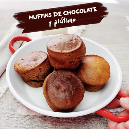Muffins de chocolate y plátano. Receta de postre en video
