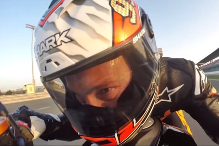 La KTM 1290 Super Duke R al límite en Losail, pilotada por un señor de 52 años: ¡Jeremy McWilliams!