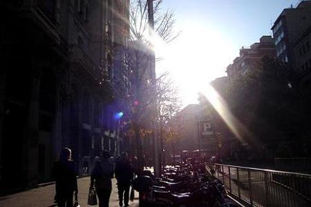 El sol deslumbra