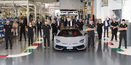 Lamborghini Aventador llega a las 10,000 unidades producidas y contando