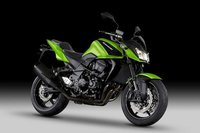 Nuevos colores para la Kawa Z 750 y repaso a las naked medias del mercado (I)