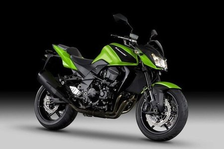 Nuevos colores para la Kawa Z 750 y repaso a las naked medias del mercado (I)