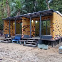 Hemos crecido con ladrillos de barro y ahora llegan los de plástico reciclado: se construye más rápido y contaminan menos 