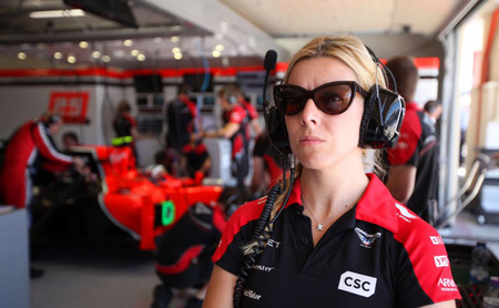 La familia de María de Villota "pasa" de polémicas y se centra en su recuperación