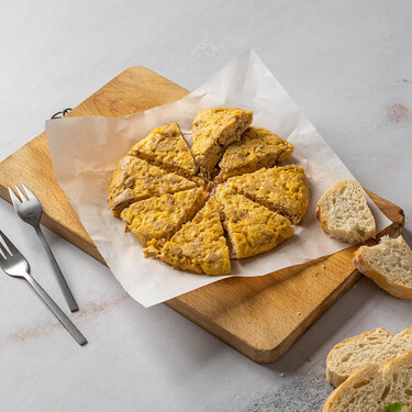 Tortilla de atún, receta básica de la cocina tradicional que es perfecta para una cena o almuerzo rápido