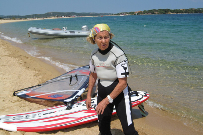 abuela italiana 99 años hace surf