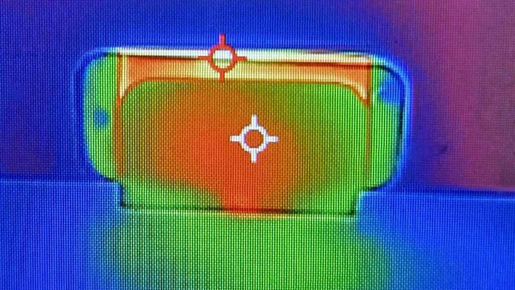 Un jugador de Nintendo Switch 2 ha descubierto que la consola puede calentarse si no apaga manualmente esta opción 