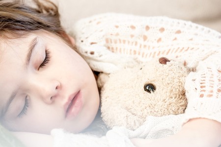 Cómo evoluciona el sueño de los niños a partir de los 2 años: claves para ayudarles a dormir bien