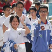 Así es el gaokao: la selectividad china en la que si haces trampa tienes siete años de cárcel y al ir te anima toda la ciudad 