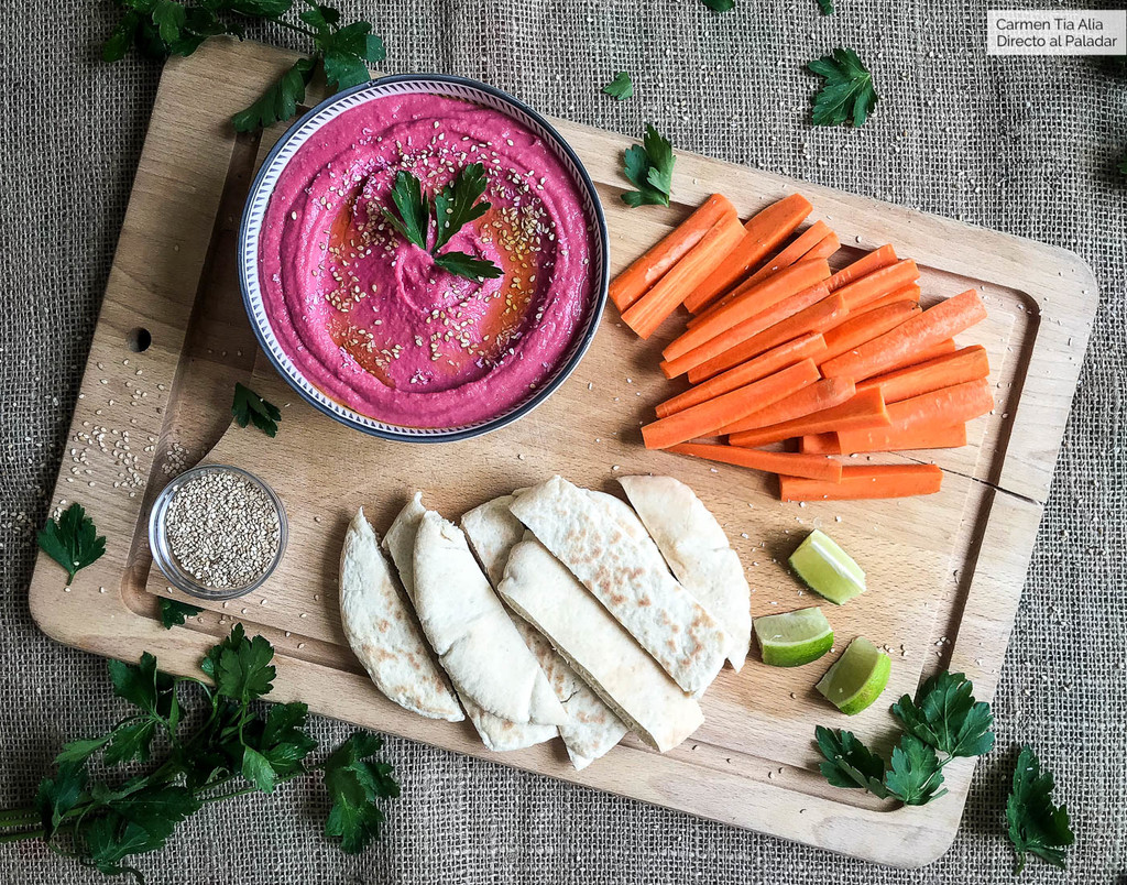 Vídeo receta de hummus de remolacha con lima y coco, la versión más exótica del popular dip de Oriente Medio