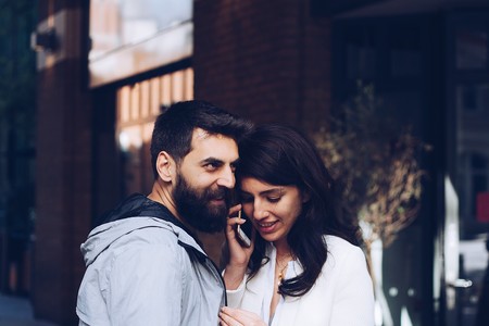 Un 95,1% de los españoles prefiere enviar un mensaje antes que llamar por teléfono, según Telefónica