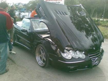 Mercedes SL destrozado