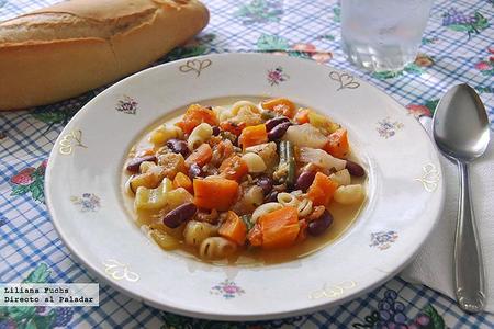 Verduras guisadas con alubias y pasta. Receta