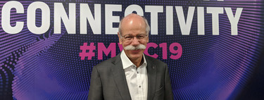 "No queremos aceptar las ofertas de Apple o Google porque el software es el cerebro de nuestros coches": Dieter Zetsche, director de Mercedes