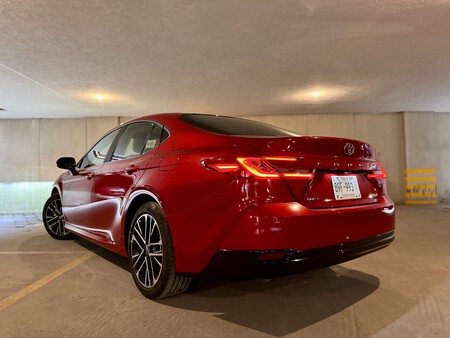Toyota Camry 2025