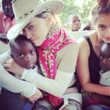 Alerta suegra: la hija de Madonna tiene nuevo churri