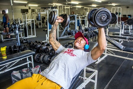 Una rutina full body para novatos en el gimnasio: entrena todo tu cuerpo al completo