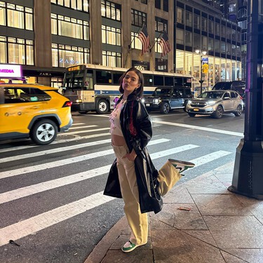 Esta gabardina de piel no piel por poco más de 35 euros va a volar en Lefties porque es un must de entretiempo