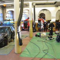 Así te salvan la vida al destrozar tu Porsche Panamera con pinzas hidráulicas.