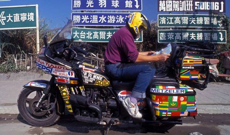 El viaje en moto más grande jamás contado. 735.000 kilómetros sobre una Honda Gold Wing atravesando guerras para batir un récord