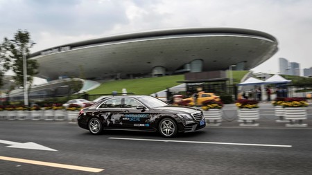 Mercedes-Benz ya enfrenta su Clase S autónomo a los retos del tráfico en China