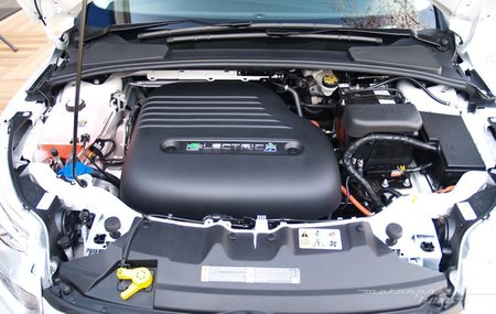Ford Focus eléctrico toma de contacto en Dearborn (motor) 11