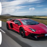 Lamborghini Aventador SV ruge a través de la Isla de Man 