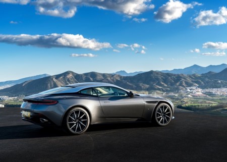 Aston Martin Db11 5
