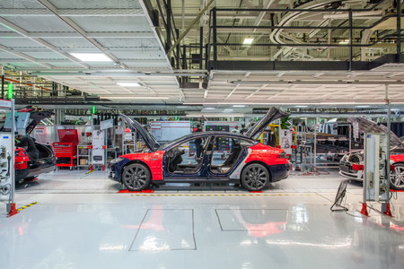 Multan a Tesla con más de 100 mil dólares por contaminar