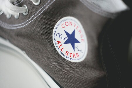 Converse ha empezado sus rebajas y ya puedes ahorrar hasta un 40% en tus zapatillas preferidas
