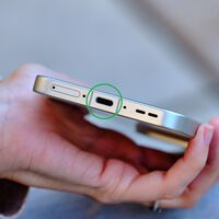 Cómo quitar la pelusilla del puerto USB del móvil sin romperlo 