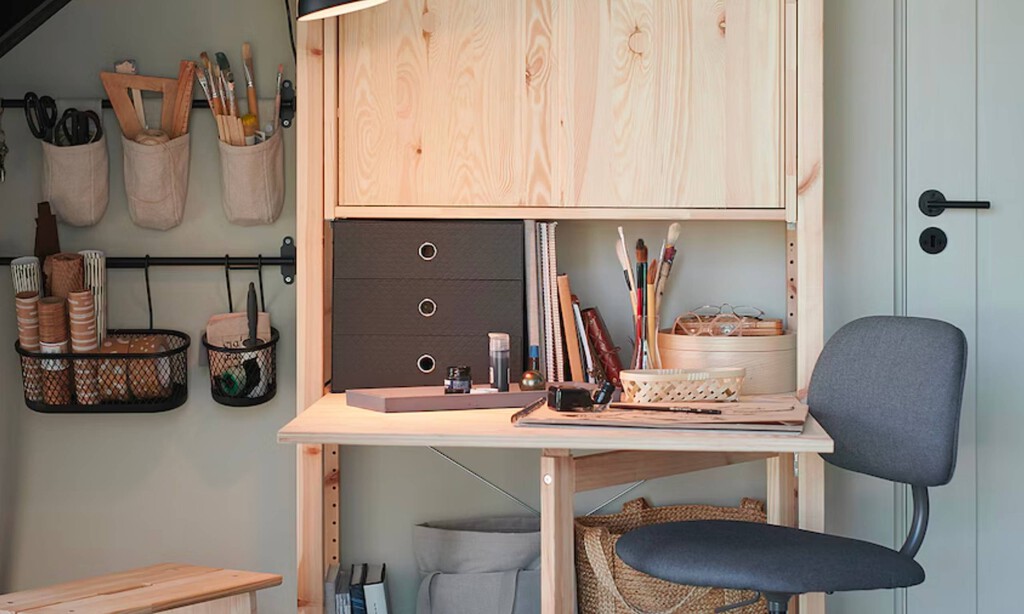 Si tienes poco espacio para teletrabajar en casa, esta mesa plegable de IKEA puede ser la solución perfecta 