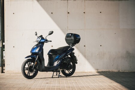 El SYM Symphony en versiones de 125 y 50 cc refuerza su propuesta: practicidad absoluta y algo más de potencia desde 2.199 euros