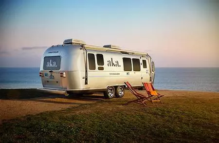 Viaja por la costa de California a bordo de la AKA Mobile Suite