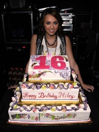 Miley Cyrus cumple los 16 en los AMAs