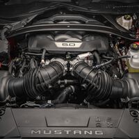 El novio de su hija arruinó una camioneta y por esa razón el director de Ford mandó bloquear el motor del Mustang para que nadie lo modifique 