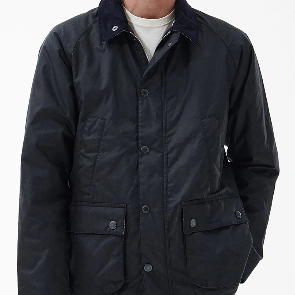 Chaqueta de hombre de cuello alto y bolsillos frontales
