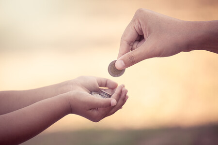 Educar en finanzas a los niños desde que son pequeños: por qué es importante hacerlo y cómo podemos empezar