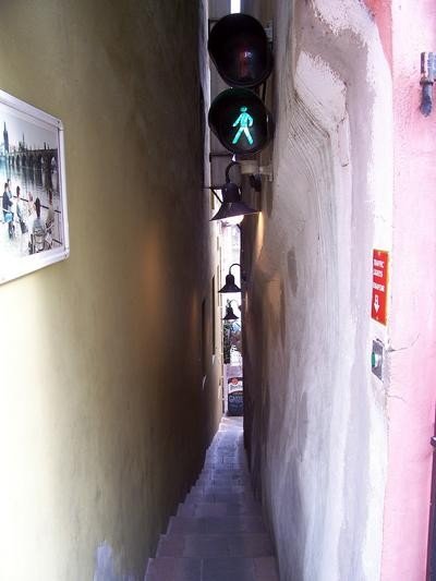 Praga: La calle más estrecha del mundo