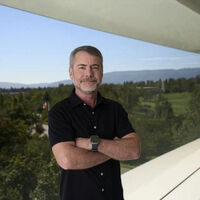 "Para otros la IA es un destino, para nosotros debe ser invisible": hablamos con Bob Borchers, vicepresidente de Marketing de Producto de Apple