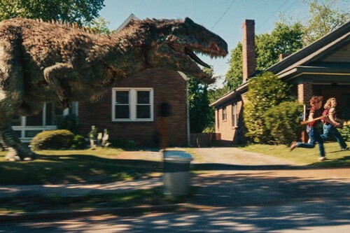 Se nos llena el barrio de dinosaurios mientras las salas hacen el agosto. Lo mejor y lo peor de los estrenos de cine